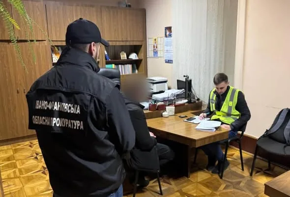 На Прикарпатті викрили посадовців вагонного депо «Укрзалізниці», які привласнили майже 1,4 млн гривень через фіктивних працівників