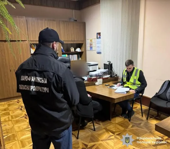 На Прикарпатті викрили посадовців вагонного депо «Укрзалізниці», які привласнили майже 1,4 млн гривень через фіктивних працівників