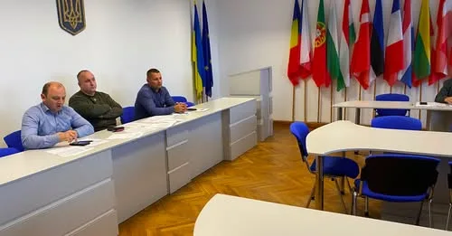 В РДА відбулася робоча нарада з головами територіальних громад: у фокусі — мобілізація, безбар’єрність, укриття та енергостійкість