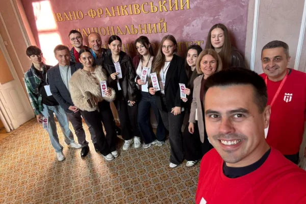 В ІФНМУ відбувся перший етап шкільної олімпіади з біології за участі майже трьохсот учнів