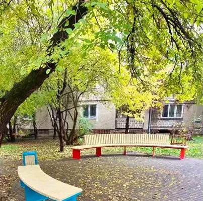 В Івано-Франківську на розі вулиць Гординського та Мазепи відкрили оновлений сквер для відпочинку