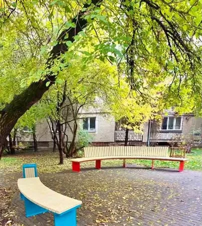 В Івано-Франківську на розі вулиць Гординського та Мазепи відкрили оновлений сквер для відпочинку