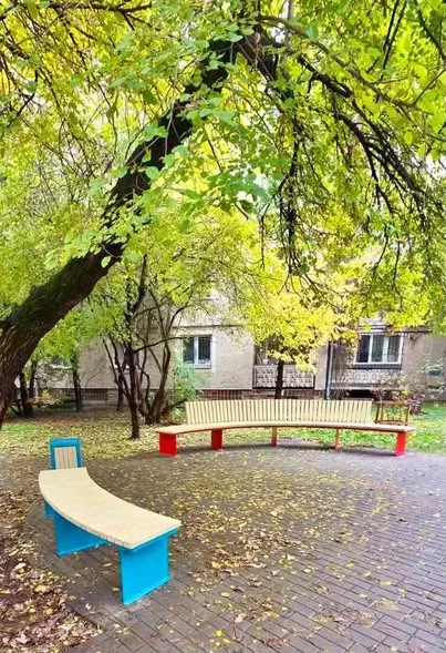 В Івано-Франківську на розі вулиць Гординського та Мазепи відкрили оновлений сквер для відпочинку