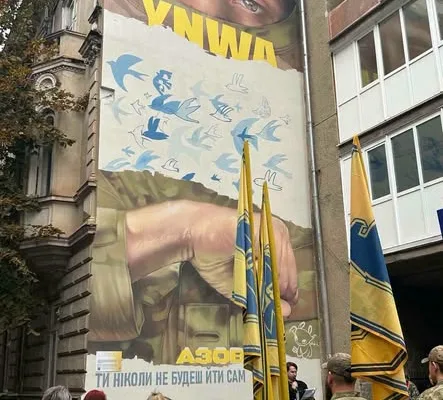 В Івано-Франківську відкрили мурал на честь полеглого бійця «Азову» Ореста-Миколи Василечка